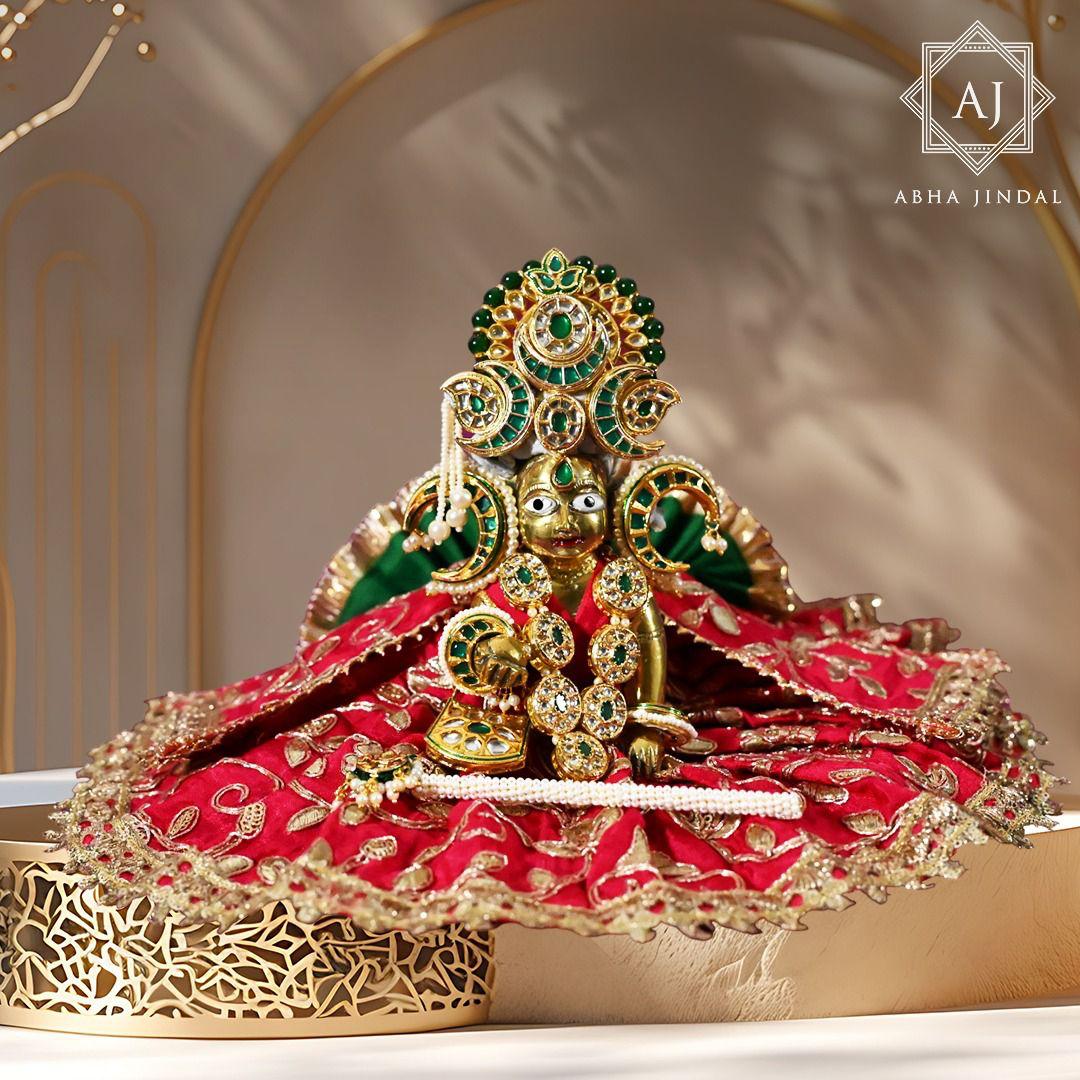Emerald Deity Shringar, a poshak & shringar piece.