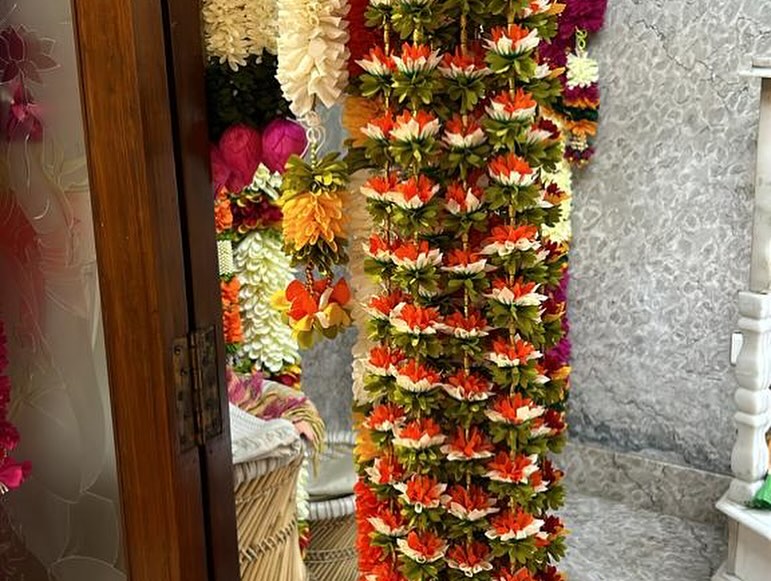 Festive Flower Garland and Bandanwar Collection, a festival décor piece, shown in a 8-image Instagram carousel. Image 4 of 8.