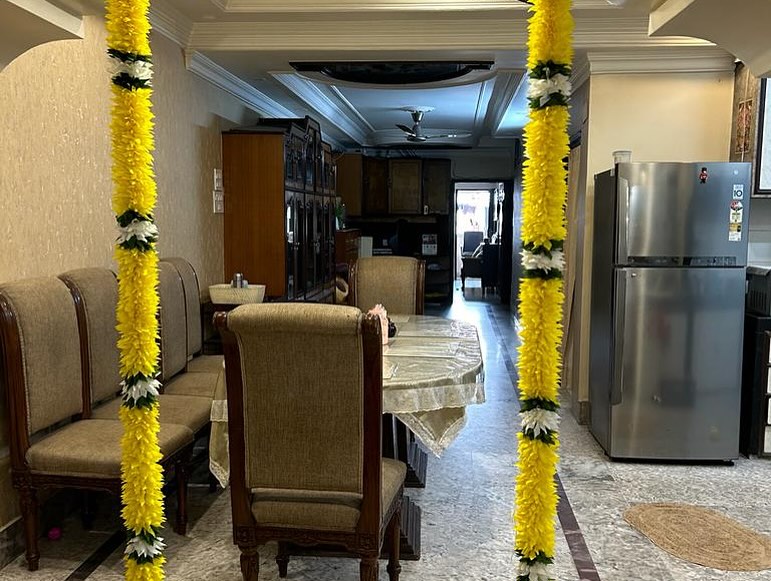 Festive Flower Garland and Bandanwar Collection, a festival décor piece, shown in a 8-image Instagram carousel. Image 6 of 8.