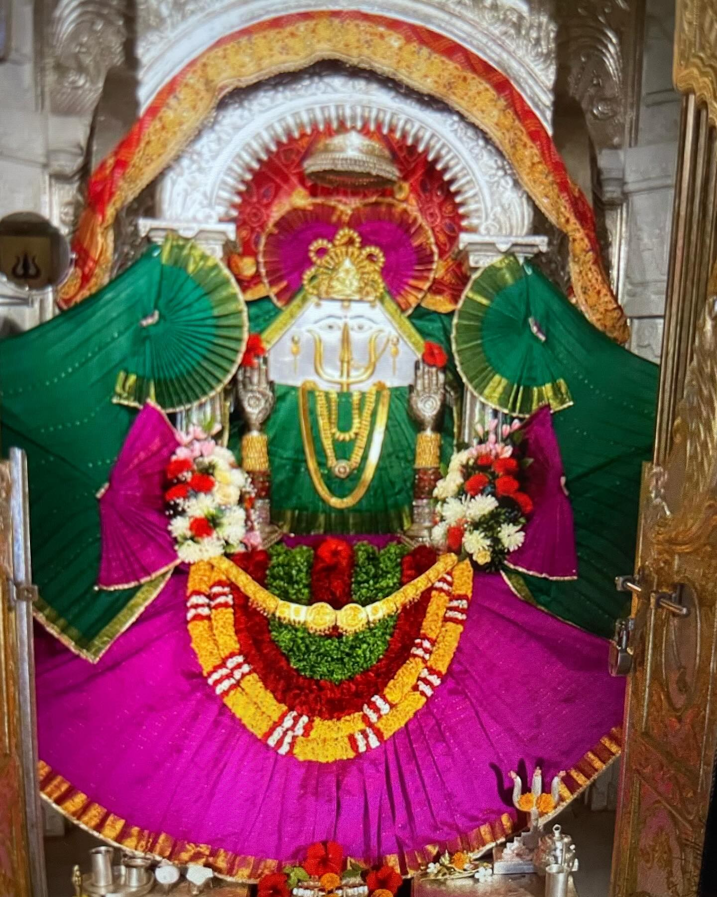 Deity Poshak and Shringar Carousel, a poshak & shringar piece, shown in a 6-image Instagram carousel. Image 5 of 6.