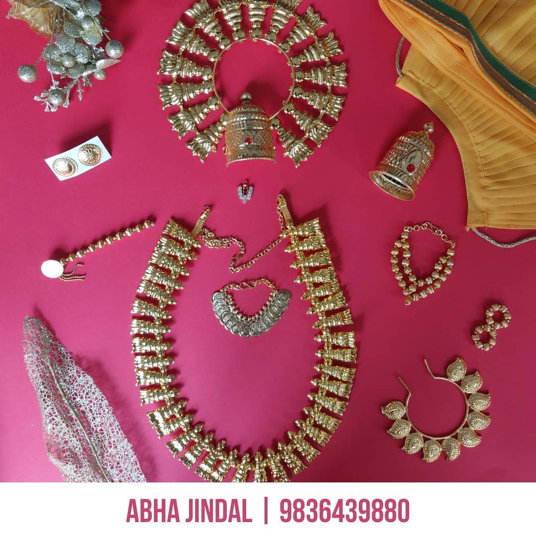 Kanha Poshak and Jewellery Set, a poshak & shringar piece associated in the caption with Krishna, shown in a 3-image Instagram carousel. Image 2 of 3.
