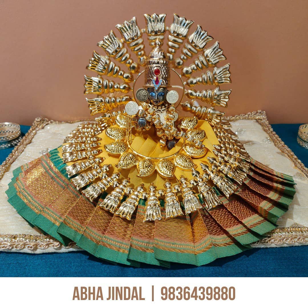 Kanha Poshak and Jewellery Set, a poshak & shringar piece associated in the caption with Krishna, shown in a 3-image Instagram carousel. Image 3 of 3.